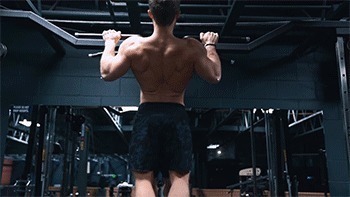 斜方肌|引体向上这样练,倒三角就不远了,来看看你的引体向上练对了吗!