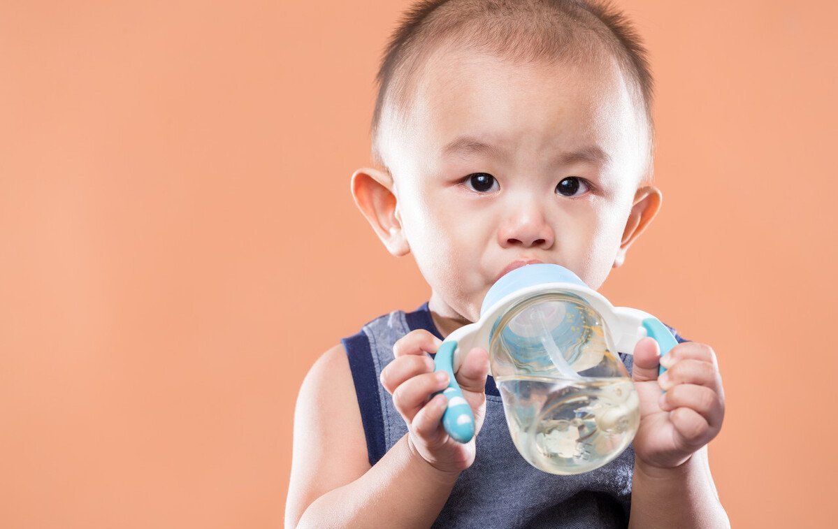 生育能力|央视报道:这种杯子会将热水变“毒水”,影响孩子智力、生育能力