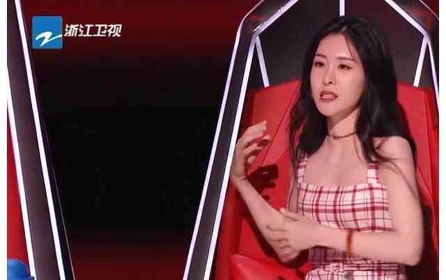 中国好声音:小导师表现各不同,黄霄云存在感较低,张碧晨很自然