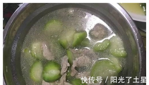 丝瓜|夏天丝瓜最好吃的吃法,鲜嫩爽滑,连吃几天也不腻,清热解暑!