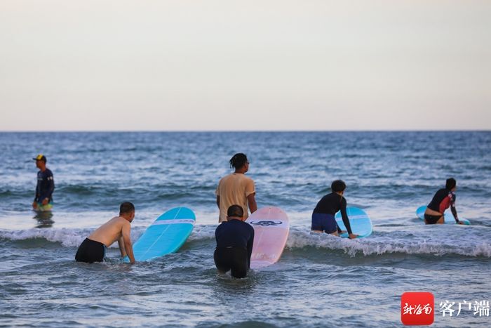 李昊|浪尖上起舞、山海间飞扬 全国媒体团走进万宁日月湾