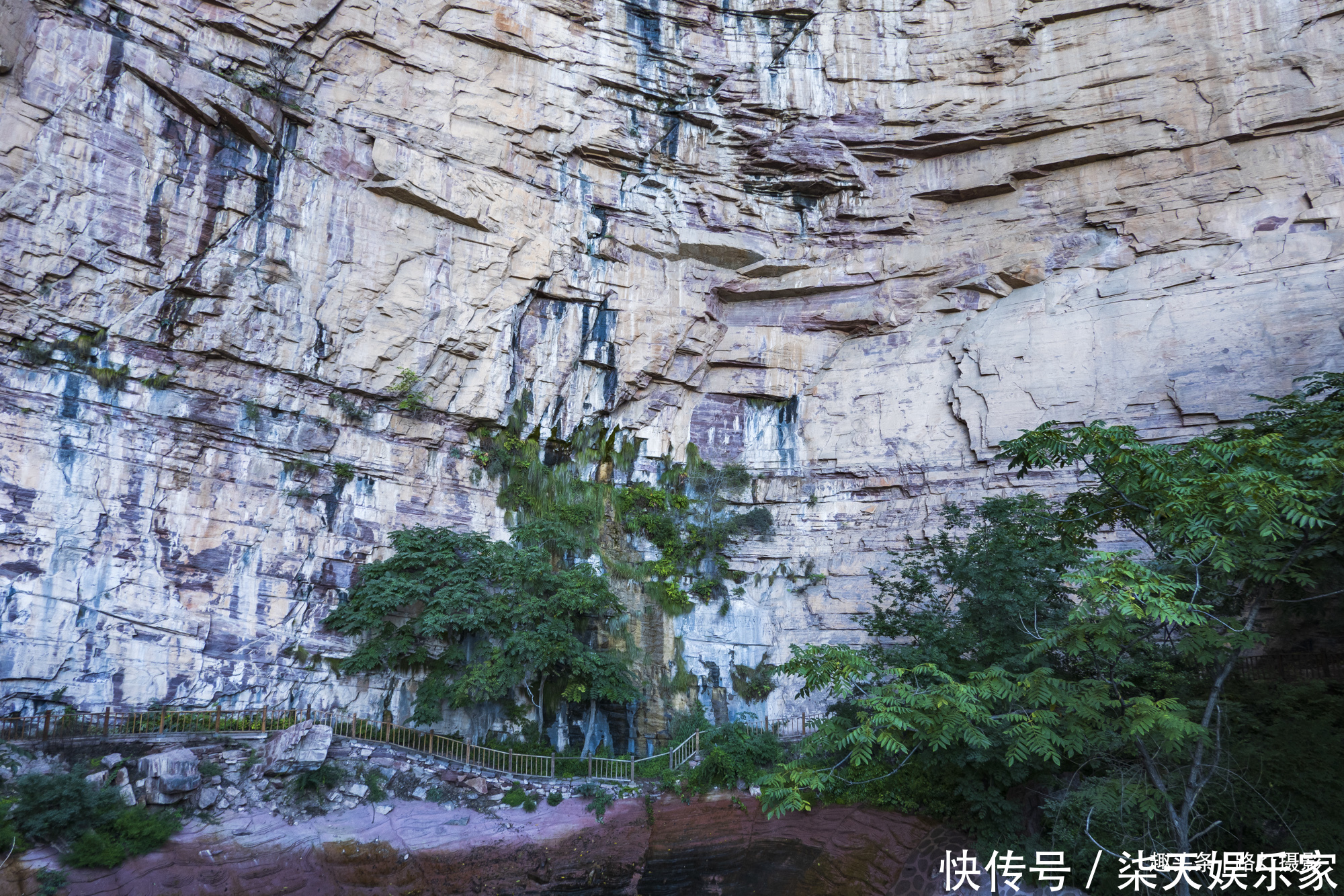 回音壁|河北有处避暑胜地“纸糊套”，绝壁深林别有洞天，还藏着世界之最