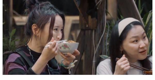 張藝興|張藝興節目主廚首秀翻車？金婧捧場表情浮夸，女嘉賓餐后吃零食