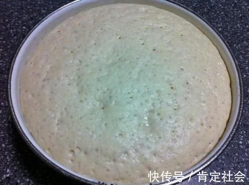 面食|夏天快速发面法，除了酵母加点它，5分钟就“爆盆”了
