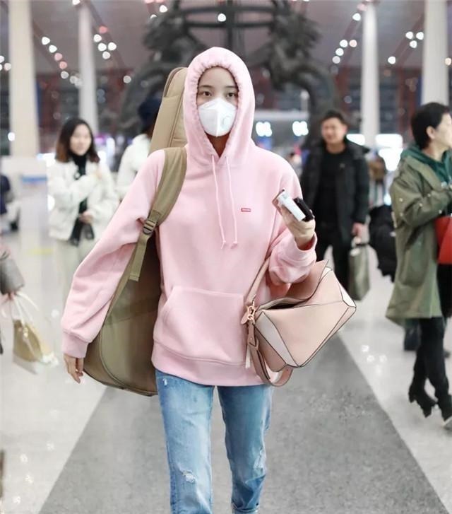 小裁 今年“小白鞋”已失宠了,开始流行这款“初恋鞋”,减龄时髦百搭!