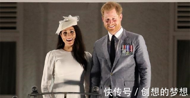 哈利 梅根搭配好清爽，白色套装配礼貌不油腻，哈利全程呵护状态不错！