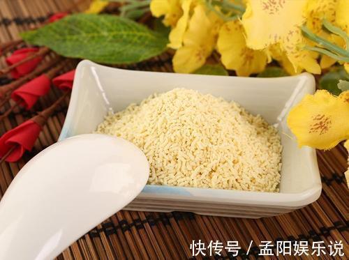 做菜时,鸡精中途放,还是出锅放?大厨:都不对,难怪味道不好吃