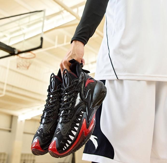 安踏 人气「漫威联名鞋」又来了!这次是又爱又恨的反派!