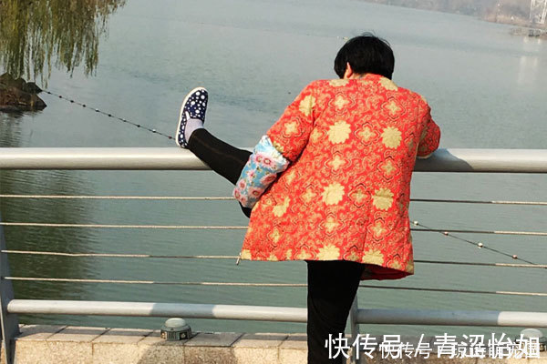 骨质|50岁后,骨质渐渐流失,吃哪些食物能预防疏松?医生列出了清单