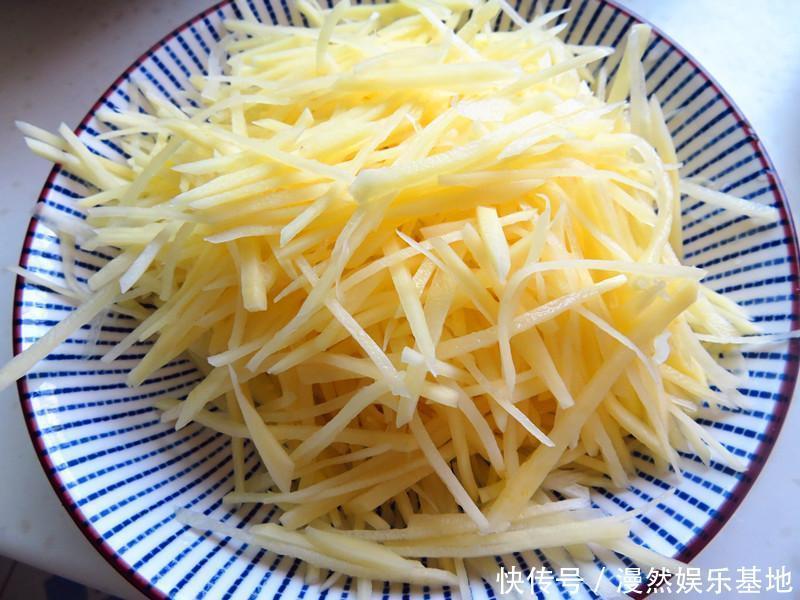 做好|土豆这样做成早餐,比包子油条都好吃,外酥里嫩,10分钟就能做好