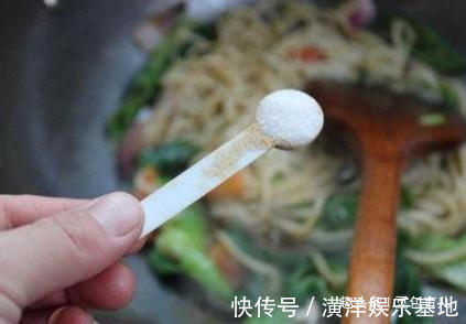 刘女士|6岁儿子花100元买一袋盐,妈妈前去讨公道,收银员:自己看监控