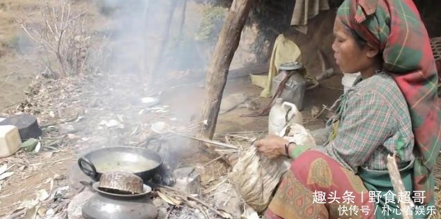 探访|尼泊尔山区穷人们的生活,中国小伙带着羊肉干探访,全家高兴吃肉