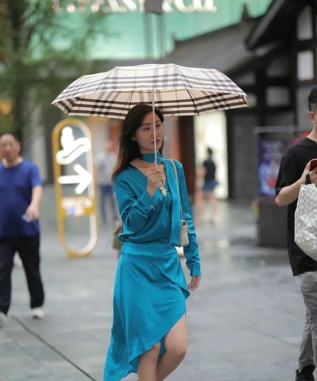 高跟鞋 时髦养眼的穿搭风格,展现优雅又清新的气息,蕴藏别样魅力!