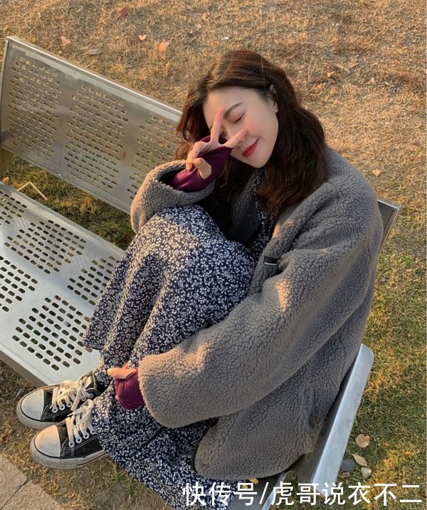 不知道春天穿什么好看？试试碎花裙吧！它能给你无尽少女感