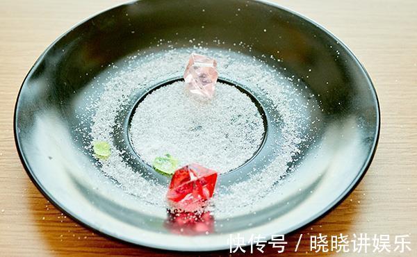 养生|50岁后,每天早起喝一杯蜂蜜水或者淡盐水养生,身体会如何?