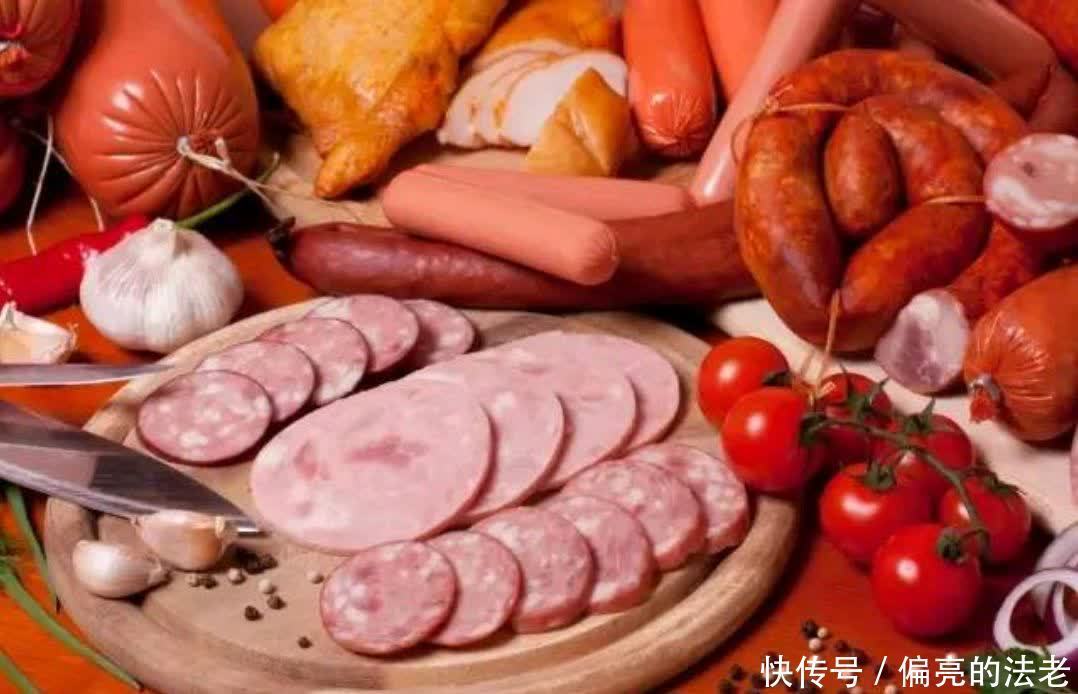 血管堵塞|50岁后，还要不要吃肉？建议：生活中多吃2种肉，或有利身体健康