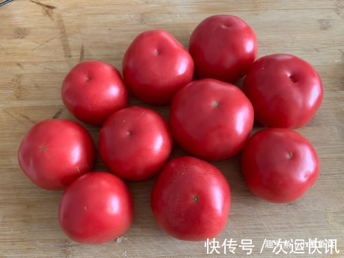 买西红柿别只会选红的，挑“母”的更沙甜多汁，让你一挑一个准