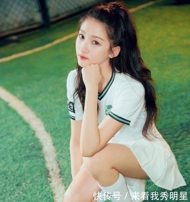 披头散发 女人别再披头散发了,太显老!今年流行这5种发型,减龄显脸小