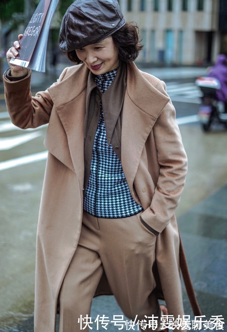 搭配 中年女人时髦过冬,该穿大衣还是羽绒服看看三木妈妈会有个答案