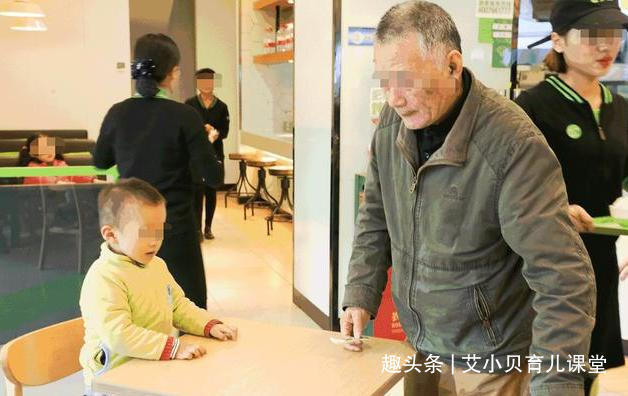 老人的“毒面条”,毁掉两代人,如果家里有,“倒掉”也不给孩子