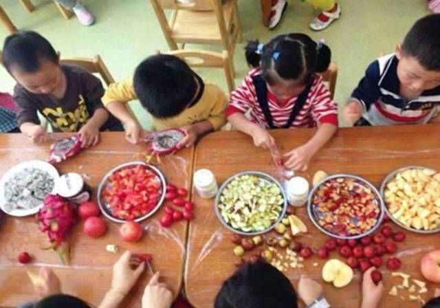 幼儿园|幼儿园老师摆拍水果,细心家长发现端倪后,集体发声:讨厌欺骗