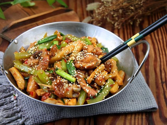 韩国网友：在中国，这应该是穷人才吃的美食！中国网友：你家有矿