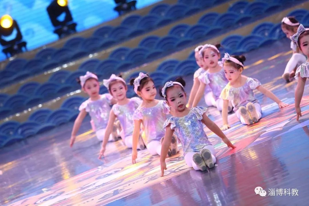 大幕拉開！2022跨年盛典開啟錄制！一起為孩子們加油！