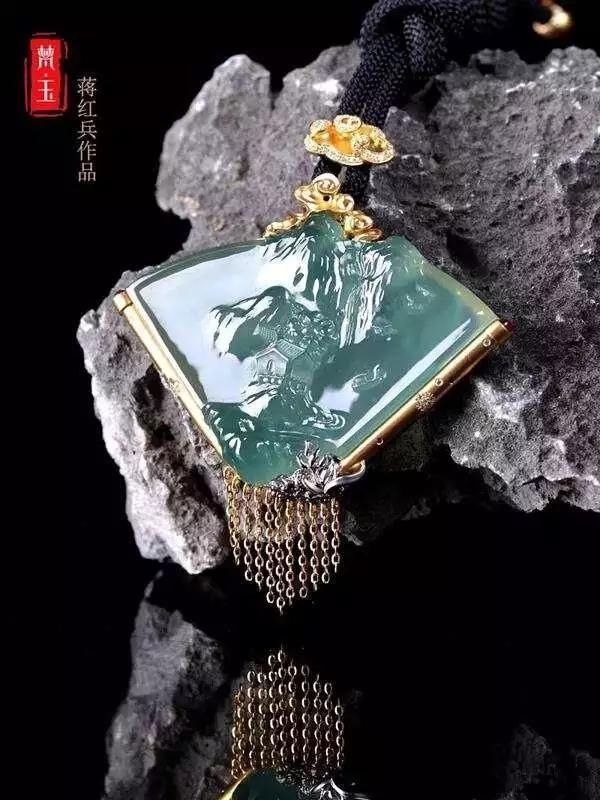 朋友|朋友手中抢购的翡翠边角料,雕刻出的成品山水如画尽显诗意