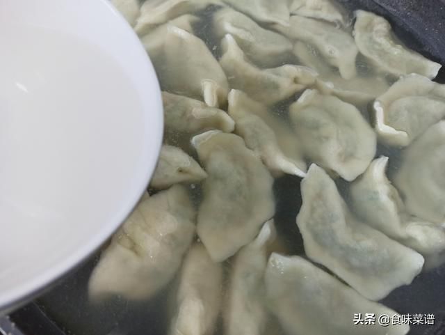 搅拌均匀|头伏到吃饺子，分享8种饺子馅的调法，有荤有素，鲜嫩营养又多汁