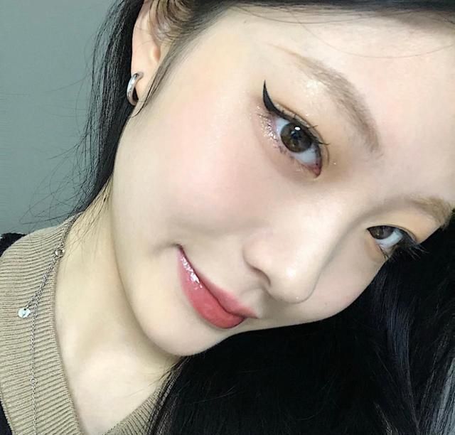 氛围感 奶棕口红“天花板”,这几只女生一定要知道!显白气质氛围感十足