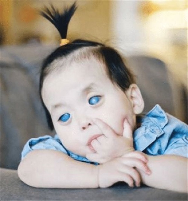 女孩|中国“蓝眼睛”女孩，出生后被抛弃，被美国夫妇领养后，如今怎样