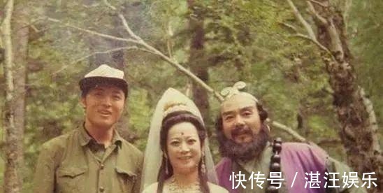 罕见老照片!西游记罕见老照片:观音菩萨和路人合影,最后一张很心酸!