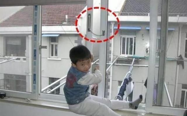 洛芸|2岁男童不慎摔下楼,亲妈大喊“不准扶”,医生赶来后连连夸奖