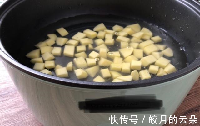 火腿肠|香辣过瘾的孜然土豆火腿肠,浓郁的烧烤风味,下饭又解馋!