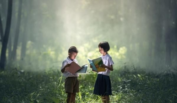 |学校笑话:向美术教师交作业时一位学生只交了一张白纸,回答绝了