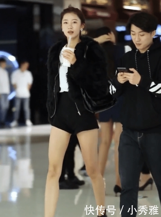 街拍:美腿并不只是白和长,”直“才是精髓