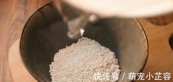 只用1碗西米，不用烤箱，就能做出外面几百元1盒的冰皮月饼