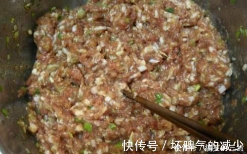 饺子皮|夏天，韭菜茴香靠边站，用它包饺子最香，3块钱1斤，我一周做2回