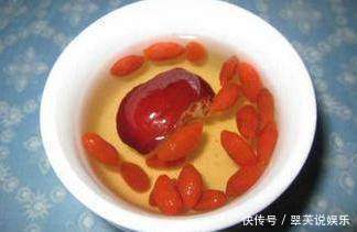 热水|用枸杞泡水时,到底用冷水还是热水原来一直泡错了,难怪没效果