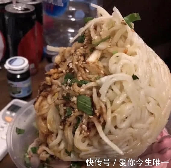 小刘|小伙叫外卖吃,刚打开外卖包装,直接给商家差评