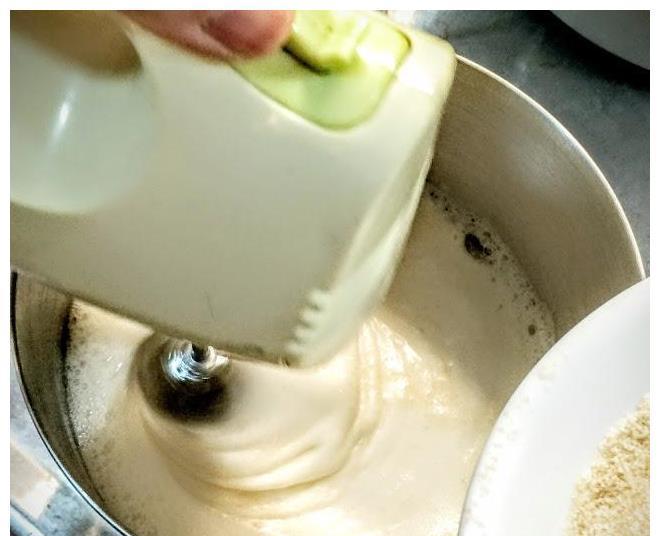 戚风蛋糕|这样做蛋糕,健康又美味,孩子喜欢极了,每次上桌都要抢着吃