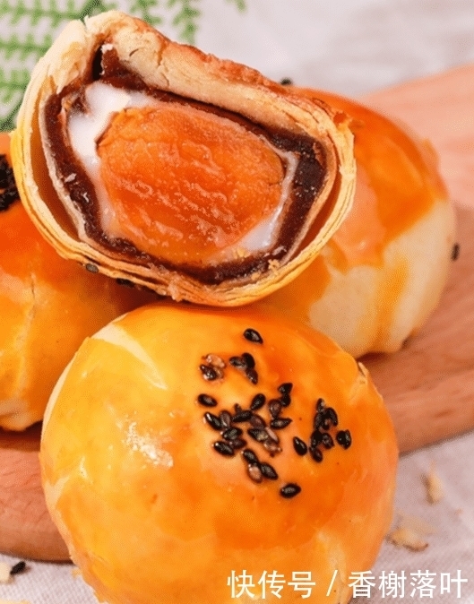 这样的蛋黄酥你见过吗?光看颜值就被圈粉了,尤其是第三种