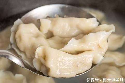 做韭菜馅饺子时,掌握“2不放”窍门,包出来的饺子又鲜又香