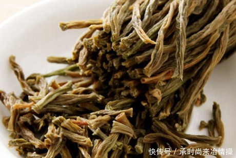 农村|豇豆别放冰箱保存了,农村大娘教我1个土方法,放一年也不怕坏