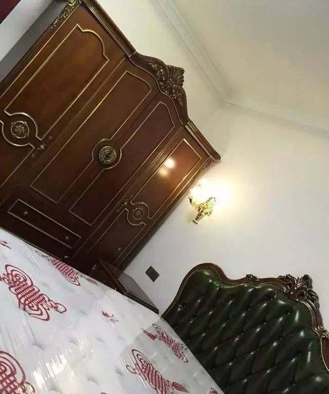 豪宅|表哥的160平米豪宅,就这光装修就花了200万,说出去谁信啊?