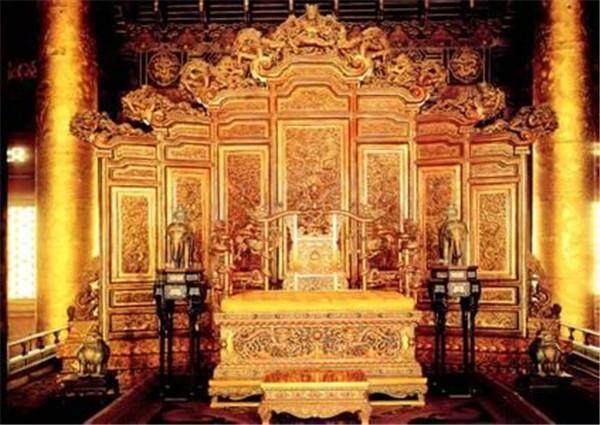 每次|皇帝和慈禧一样，拼命报复一个人，每次大赦天下都要把他排除