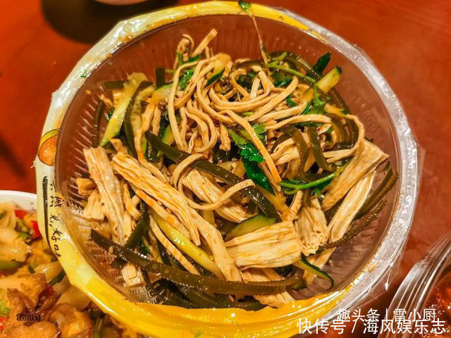 嫂子一家来做客,妈妈做了8个菜招待,网友不铺张不浪费,点赞