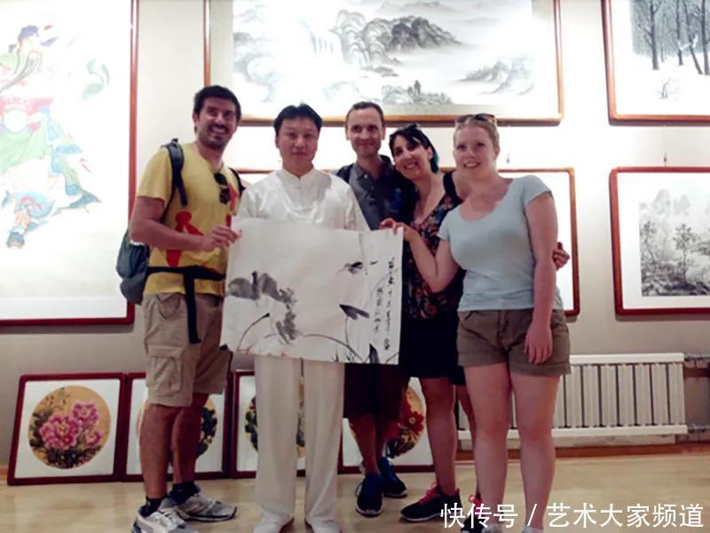 墨忠虎一一刘猛豹中国水墨工笔榕树创始人作品鉴赏