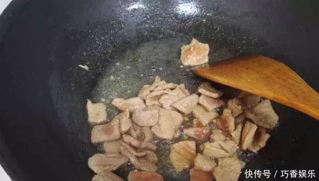 炒肉丝,别再放淀粉腌制了,30年大厨教你三招,肉丝滑嫩入味
