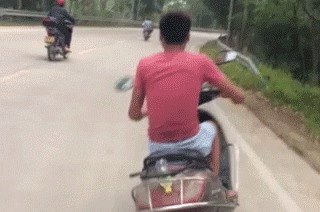 |搞笑GIF:结婚十五年没洗过 是时候该洗洗床单了